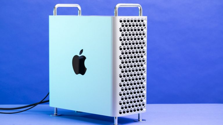 Fotografía de la Mac Pro M2, uno de los últimos modelos de la línea de ordenadores profesionales ahora descontinuado.