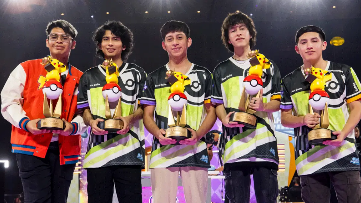 Los miembros de Peru Unite posando para una foto tras clasificar al mundial de Pokémon Unite