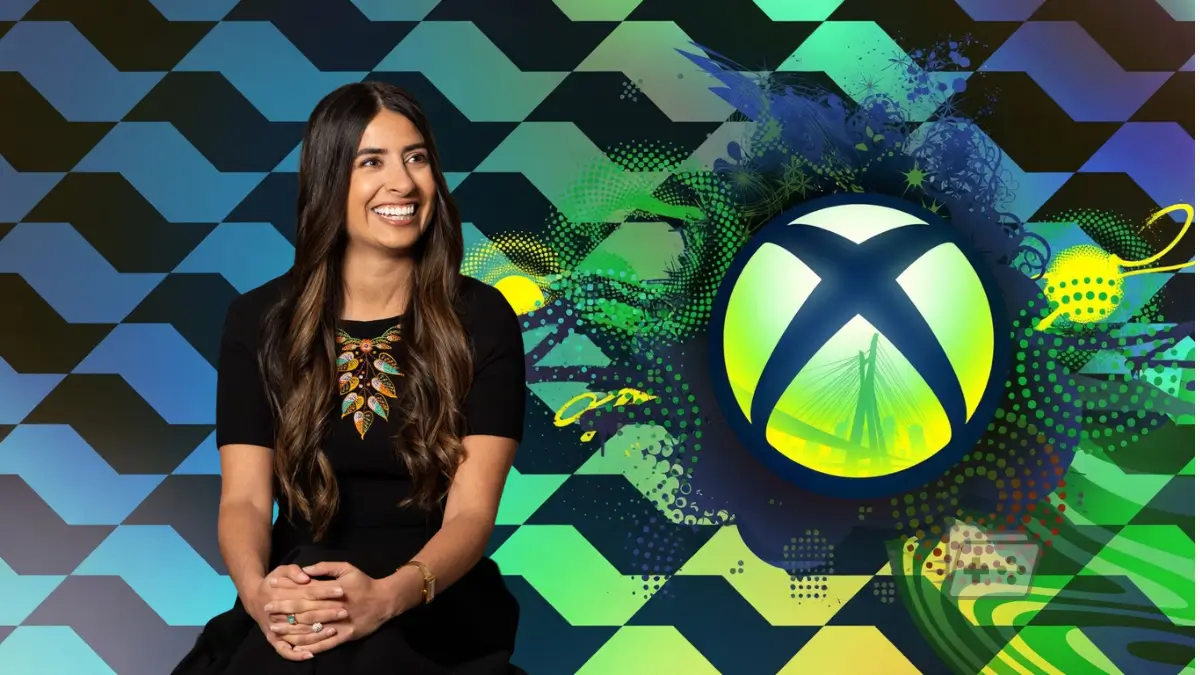 Asha Sharma sonriendo junto al logo de Xbox